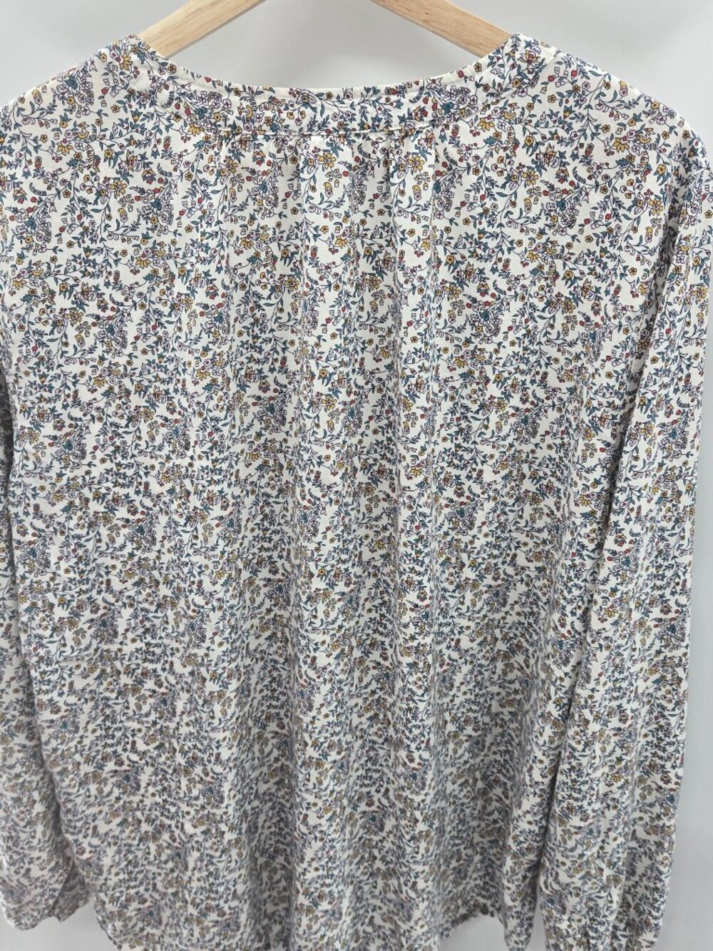 Old Navy White Floral Henley V-Neck Long Sleeved Rayon Blouse XXL - Picture 2 of 9